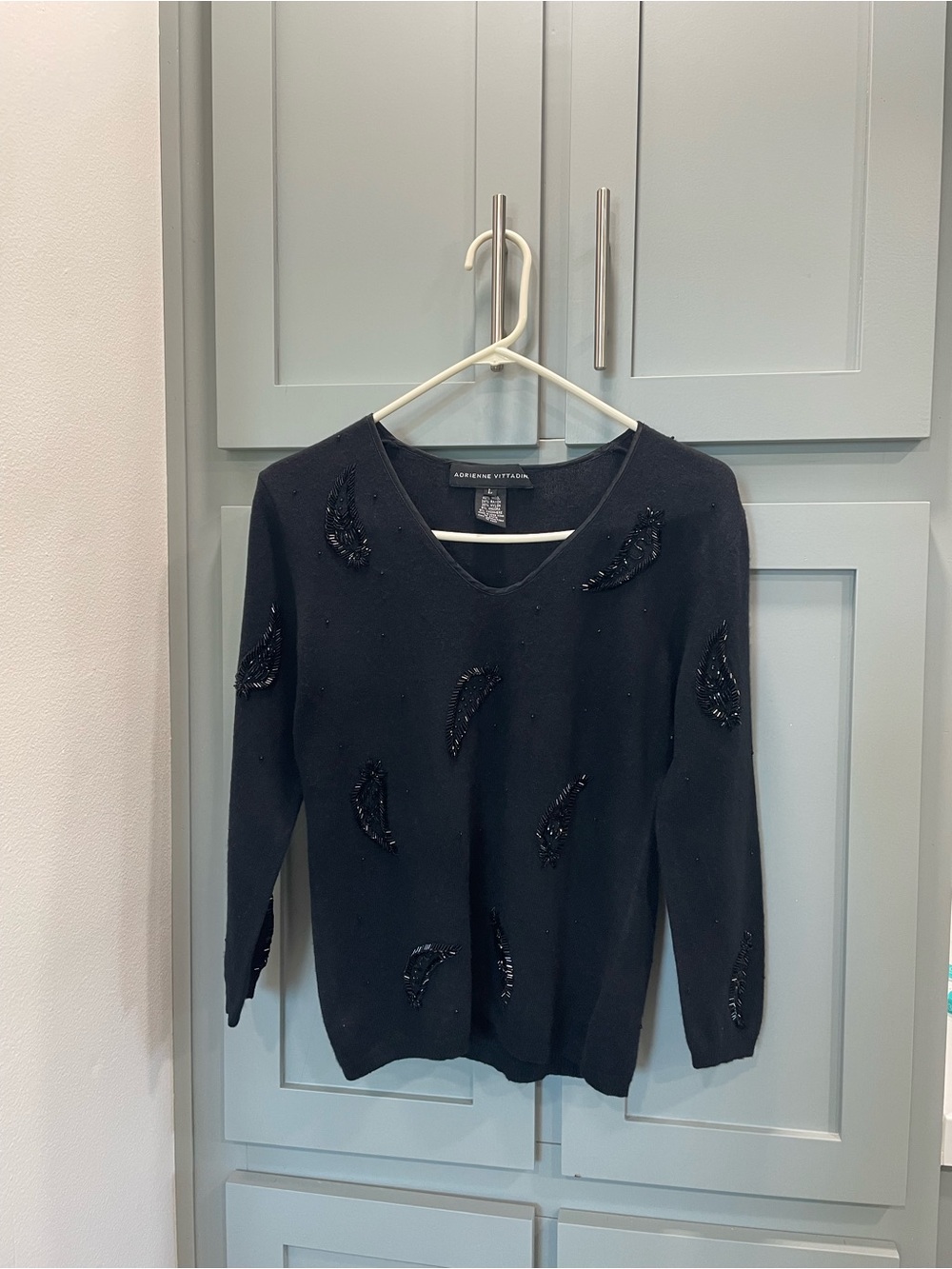 Adrienne vittadini cashmere Black V‑Neck Sequin Feather Detail Sweater